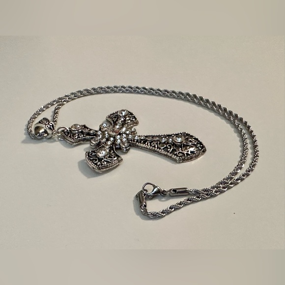 Victorian Goth Silver Statement Cross Necklace Big Large Crystals Brand New - Picture 12 of 16